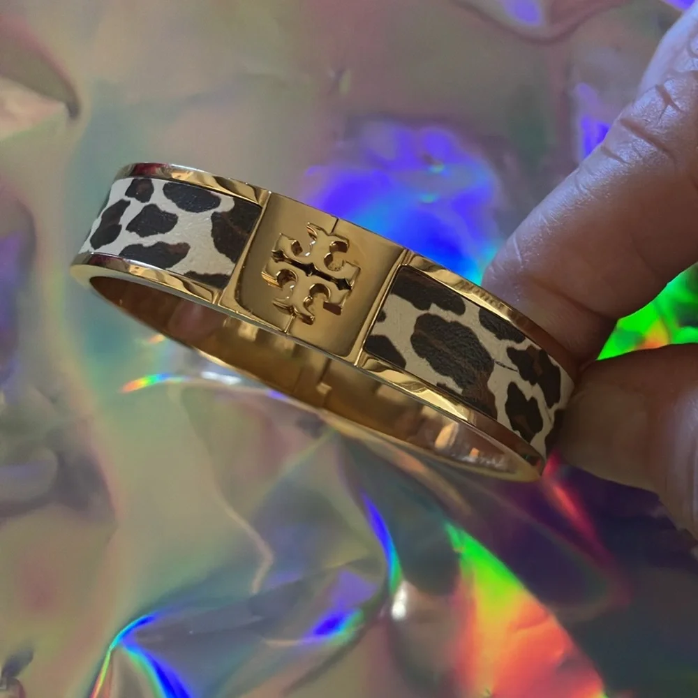 Tory Burch NWOT gold Cheetah Bangle with black velvet dust bag - Picture 7 of 9